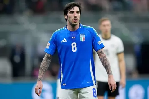 "عودة تونالي".. سداسي إيطالي على رادار ميلان في الصيف